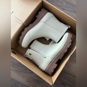 Bogs Women's Winter Boots - Cream and Tan
